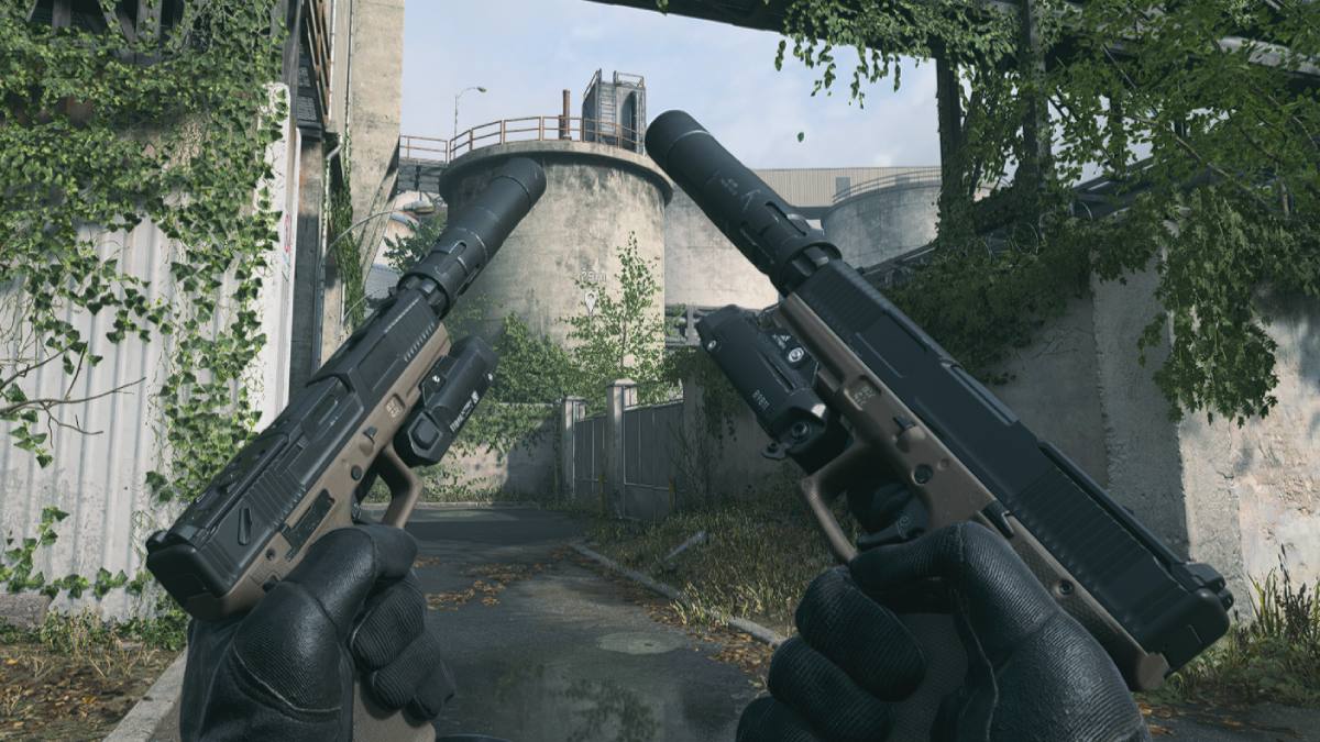 This Overpowered Akimbo X13 Auto Pistol Loadout is Dominating MW2 Multiplayer