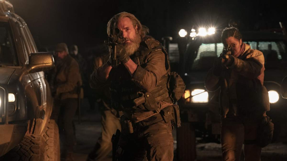 Jeffery Pierce shooting the Bloater in The Last of Us Episode 5