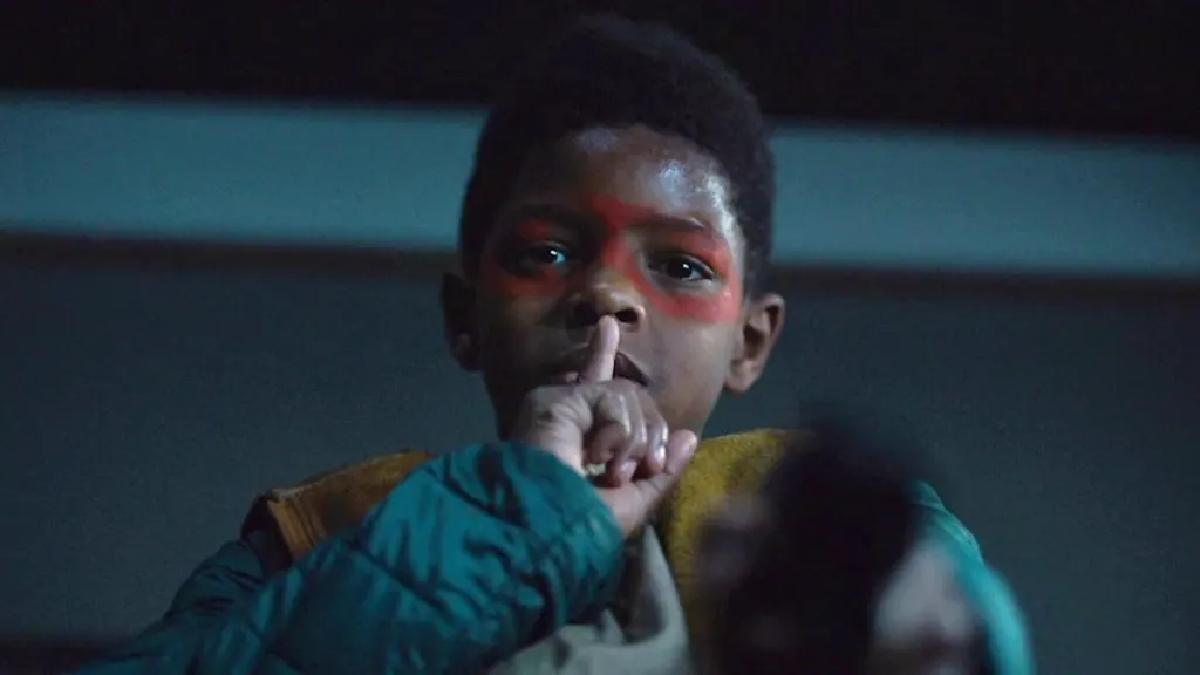Kevionn Woodard as Sam holding his finger to his lips in The Last of Us TV Show