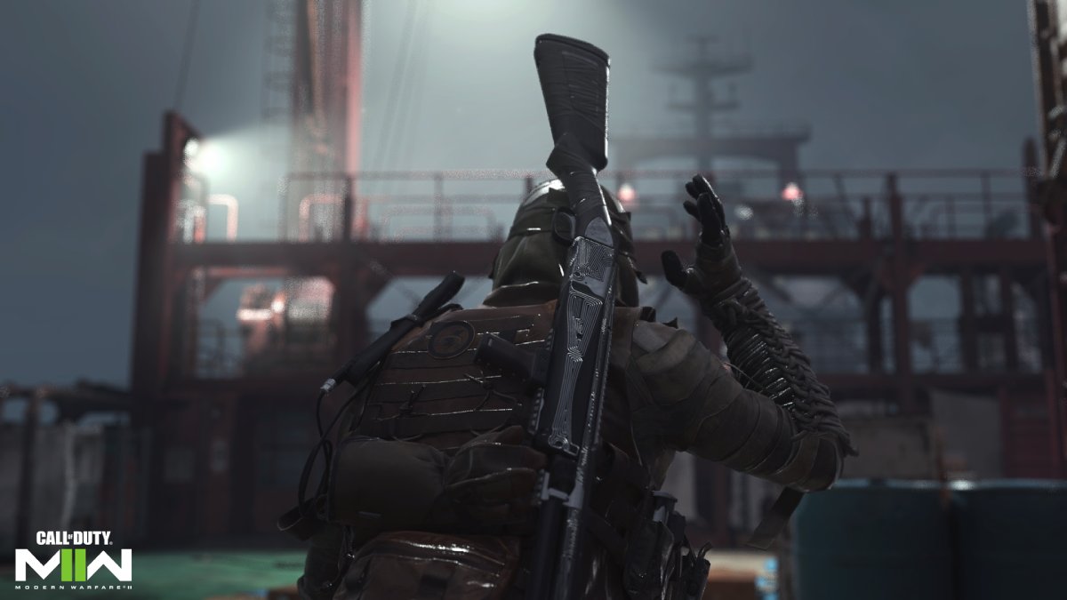 MW2 Soldier with gun on his back in Shipment